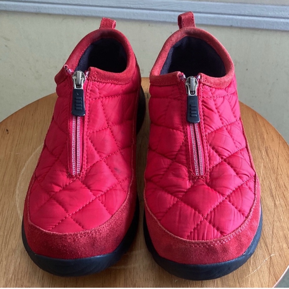 Lands’ End Weatherfield Women’s Size 8.5 B Red Quilted and Suede Comfort Shoes